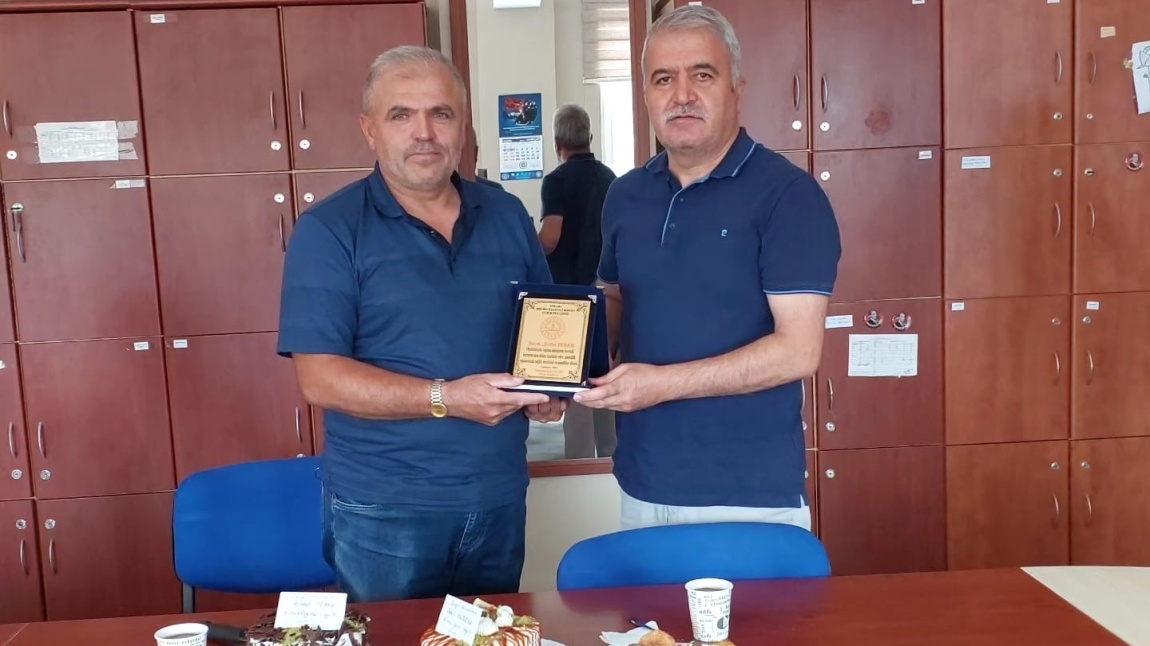 Okulumuz Personelleri Erdal PEKER ve Sabri YILDIRIM  Emekli Oldu