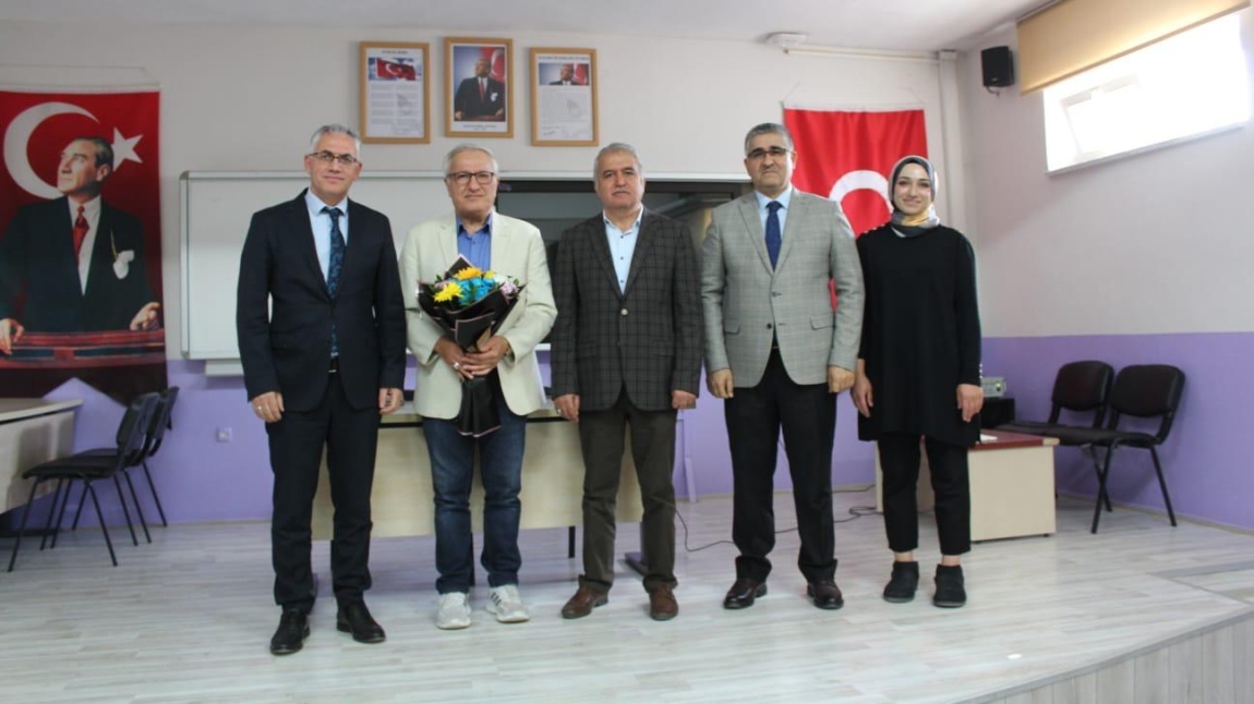 Ankara Sosyal Bilimler Üniversitesi Türk Dili ve Edebiyatı Bölüm Başkanı Prof. Dr. Turan Karataş İle Söyleşi